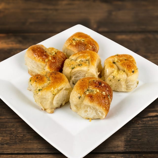 2 Garlic Knots.